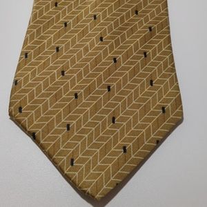 Vintage Men's VanHeusen Gold Neck Tie. Silk